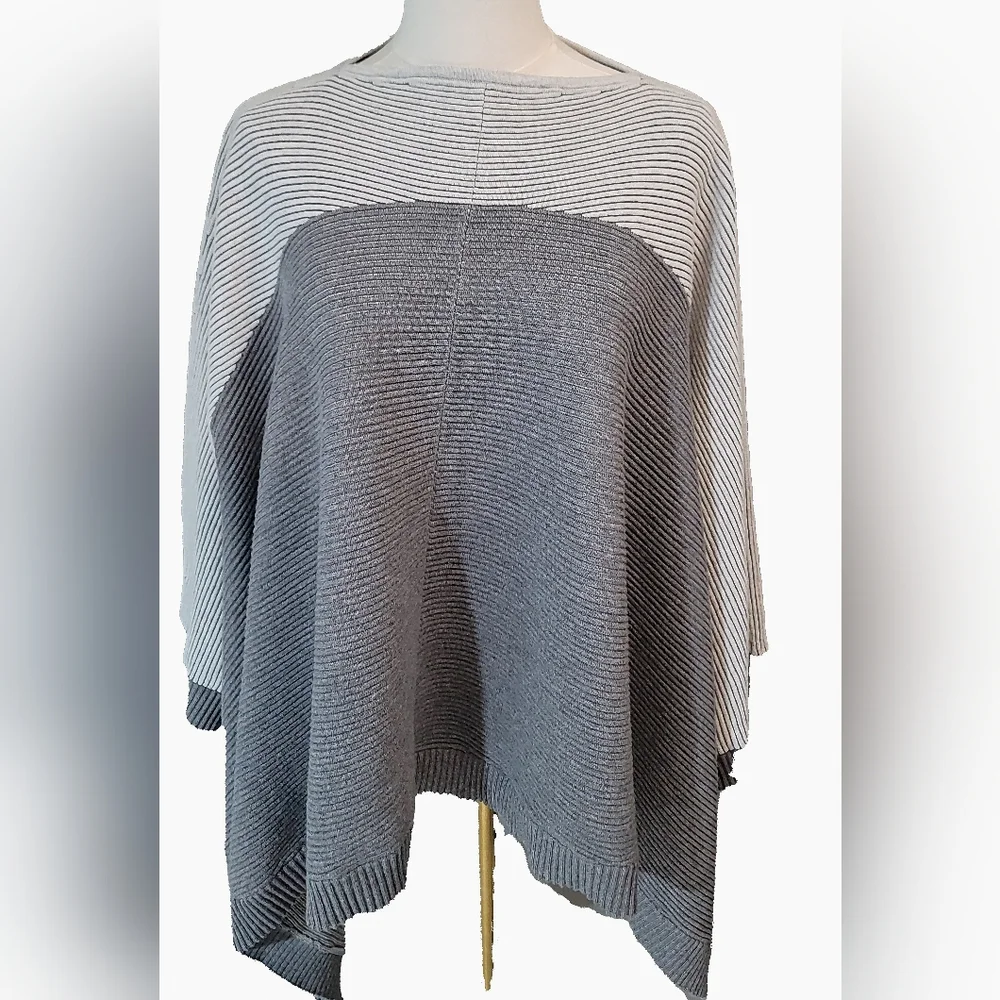 Lululemon Athletica Gray & White Ribbed It All Lines Up Poncho Women’s‎ One Size